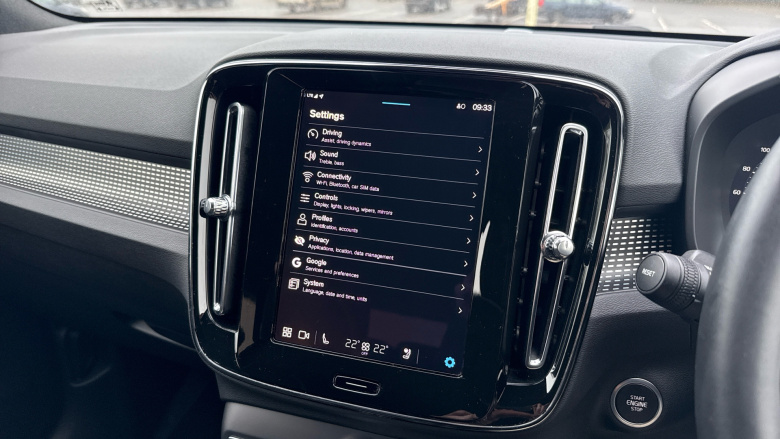 Volvo XC40 2.0 B3P Plus Dark 5dr Auto Petrol Estate